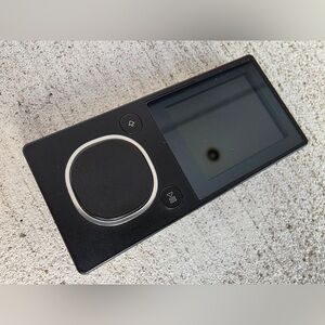 Microsoft Zune 8GB Portable Media Player Model 1125 Silver Black 1st Gen
